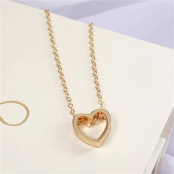 ⚜️[𝟯/$𝟭𝟴]⚜️Gold Heart Delicate Charm Choker NEW - Picture 4 of 12